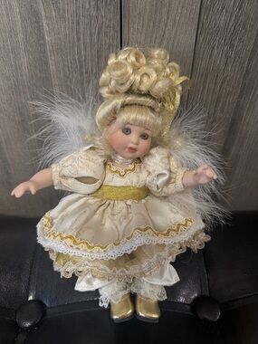 Vintage Marie Osmond Tiny Tots Golden Angel Baby Porcelain Doll 2002